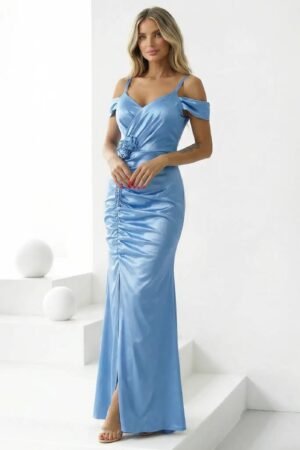 ΦΟΡΕΜΑ MAXI ΣΑΤΕΝ OFF SHOULDER ΜΕ ΣΚΙΣΙΜΟ ΣΤΟ ΠΟΔΙ - ΓΑΛΑΖΙΟ