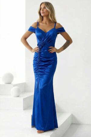 ΦΟΡΕΜΑ MAXI ΣΑΤΕΝ OFF SHOULDER ΜΕ ΣΚΙΣΙΜΟ ΣΤΟ ΠΟΔΙ - ΜΠΛΕ