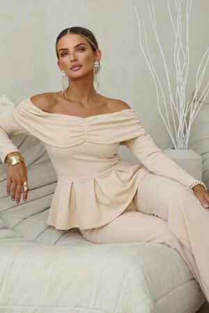 ΣET OFF-SHOULDER PEPLUM TOP ΚΑΙ ΠΑΝΤΕΛΟΝΙ - ΜΠΕΖ