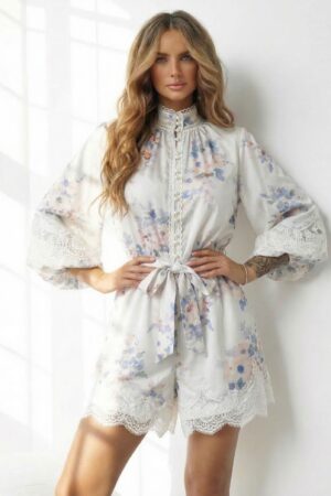 ΣΕΤ SHORTS FLORAL ΚΑΙ ΠΟΥΚΑΜΙΣΟ ΜΕ ΛΕΠΤΟΜΕΡΕΙΕΣ ΔΑΝΤΕΛΑΣ - ΛΕΥΚΟ