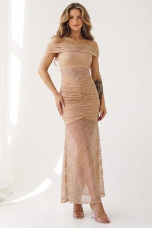 ΦΟΡΕΜΑ MAXI OFF SHOULDER ΜΕ ΔΑΝΤΕΛΑ - ΜΠΕΖ