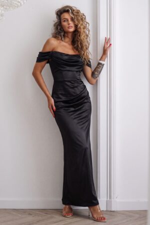 ΦΟΡΕΜΑ MAXI ΣΑΤΕΝ OFF SHOULDER ΜΕ ΧΙΑΣΤΗ ΠΛΑΤΗ - ΜΑΥΡΟ